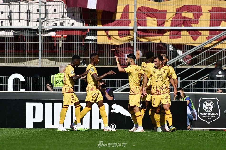 兄弟同场竞 兄弟同场竞